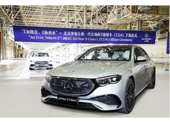 E脈相承 經(jīng)典馭時而進——國產(chǎn)全新梅賽德斯-奔馳長軸距E級車在北京奔馳榮耀下線