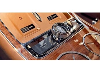 2025中國(guó)高端新能源車市場(chǎng)：每3臺(tái)車就有1臺(tái)搭載華為DriveONE