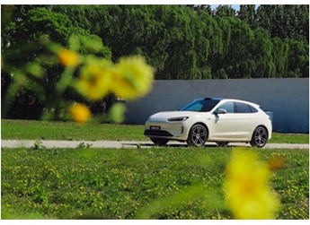 高考后學(xué)車潮來臨！智能SUV問界新M5 Ultra成年輕人購車優(yōu)選 封面圖