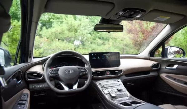 現(xiàn)代中型SUV新款勝達(dá)首發(fā)亮相 外觀、內(nèi)飾均有升級(jí)