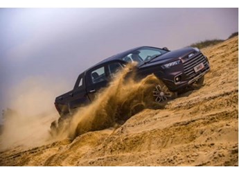 跋山涉水?dāng)堈魍?硬派越野皮卡還得看域虎9