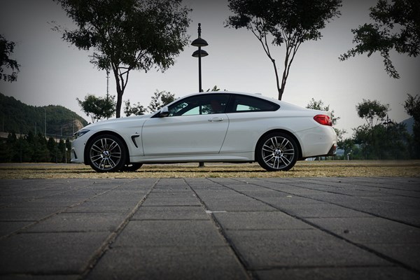 扮帥扮老虎 試駕寶馬440i M運(yùn)動套裝