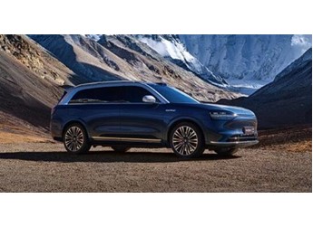 坐穩(wěn)自主第一豪華汽車！問界10月銷量均價齊飛：追平BBA