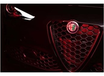 阿爾法·羅密歐發(fā)布多款特別版車型 全碳纖維內(nèi)飾太吸睛！