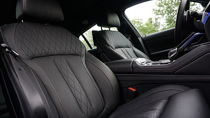 全副武裝的德系戰(zhàn)艦 BMW全新X6評(píng)測 