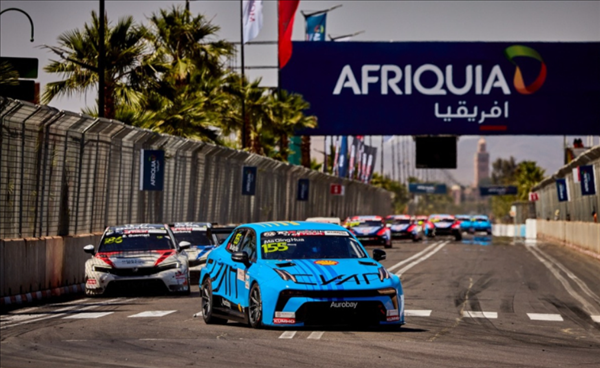 三天可拿場地賽車執(zhí)照！領(lǐng)克推出大學(xué)生專場培訓(xùn)：四舍五入不要錢