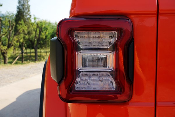 好玩的大玩具 試駕全新牧馬人Sahara