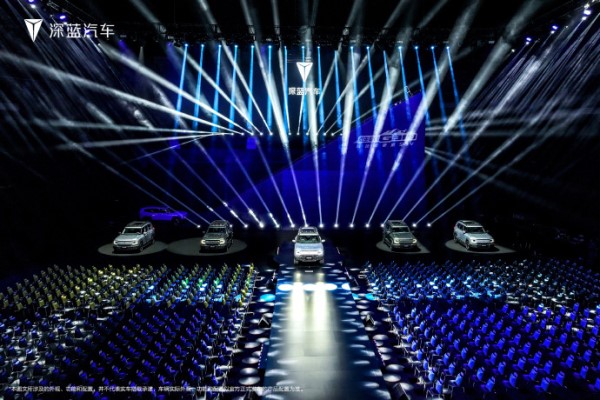 深藍(lán)G318正式發(fā)布 車長(zhǎng)超5米 金鐘罩電池 四驅(qū)配置