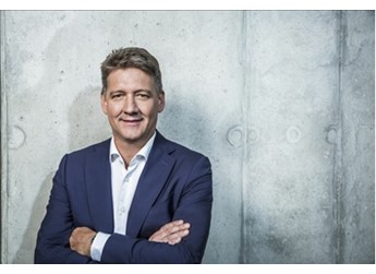 被新能源坑哭后 奧迪重新?lián)肀加土?>
                                                </img>
                                            </a>
                                        </div>
                                        <div   id=