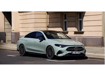 奔馳2026款CLA 220混動細節(jié)曝光：搭載吉利參與研發(fā)1.5T四缸發(fā)動機