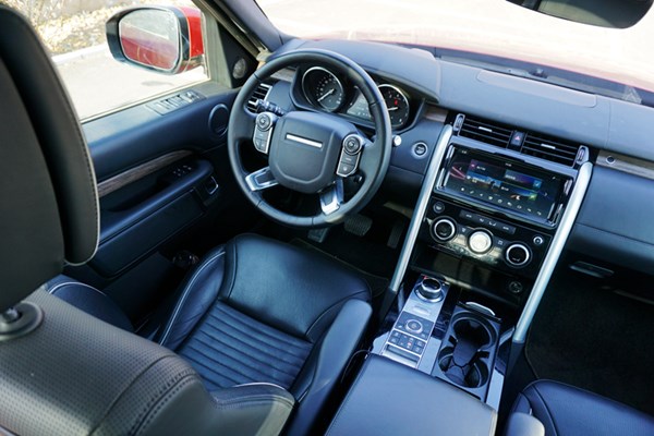  依舊硬漢形象 試駕路虎發(fā)現5