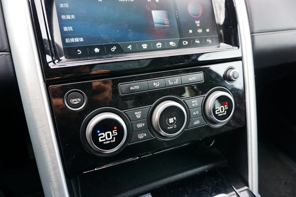  依舊硬漢形象 試駕路虎發(fā)現5