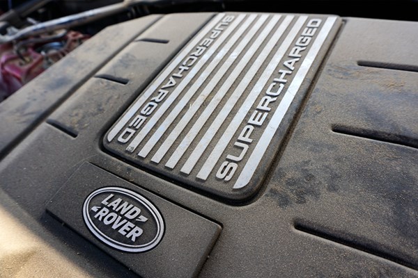  依舊硬漢形象 試駕路虎發(fā)現5