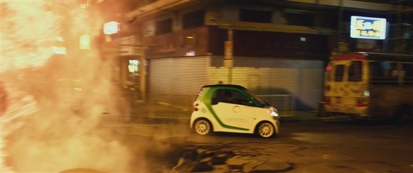 香港街頭偶遇“剁椒魚(yú)頭”：開(kāi)車(chē)的竟是王祖藍(lán)