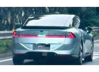 小鵬P7+增程版實(shí)車圖流出：一體色后包圍+經(jīng)典小鴨尾 2026年上市 封面圖