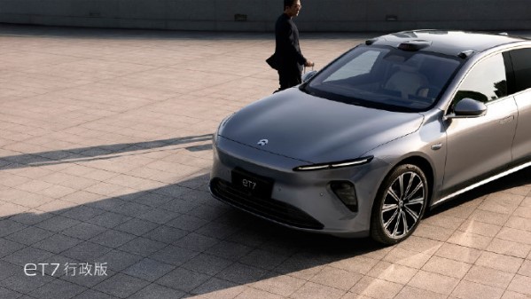 42.8萬元起！2024款蔚來ET7正式上市 標(biāo)配二排滑躺座椅