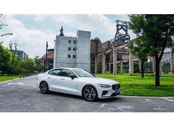 操控與安全兼顧 試駕沃爾沃S60 B5智雅運(yùn)動(dòng)版